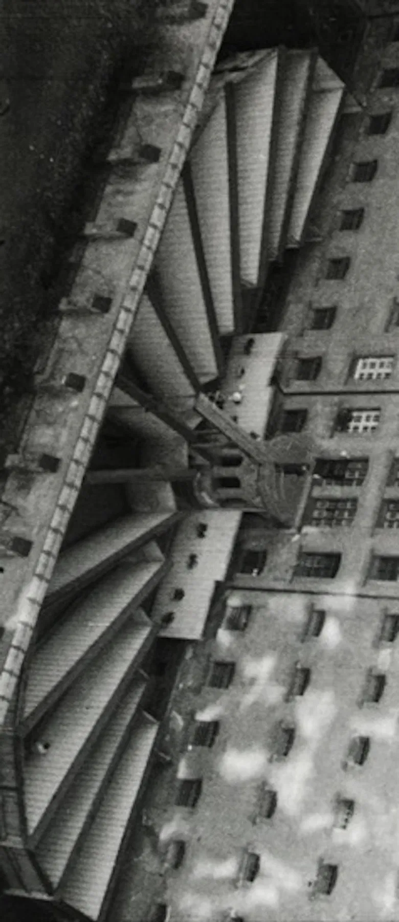 Murer rundt fengslet poster background