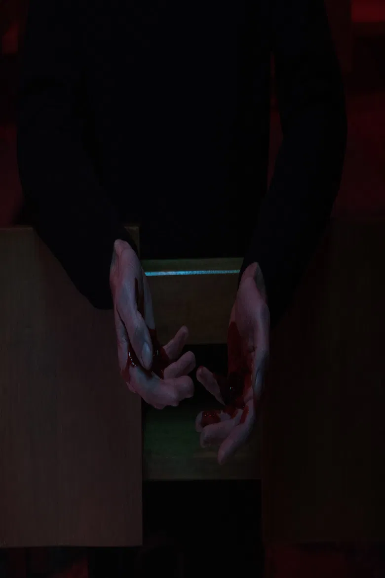 Schweigen poster background