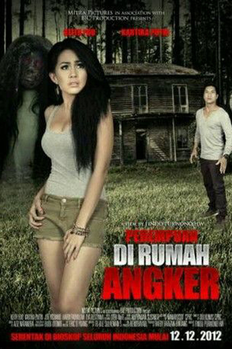 Perempuan di Rumah Angker poster background