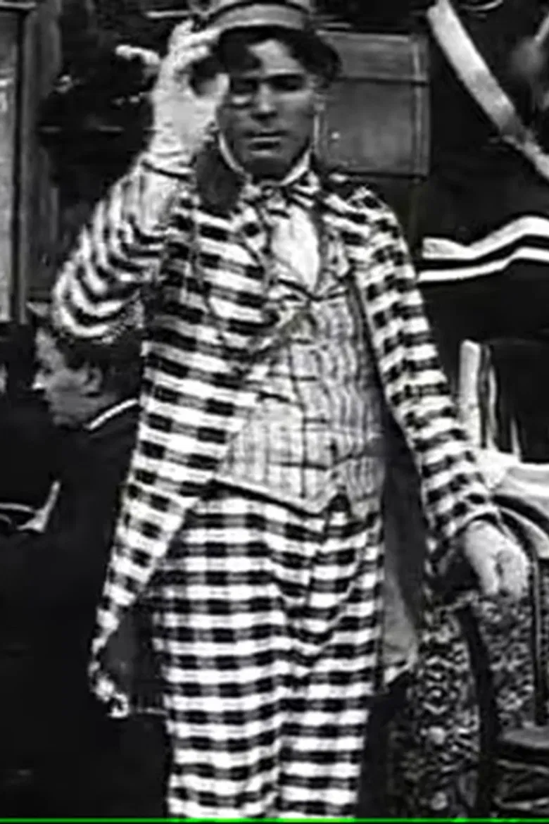 Totò entusiasta della nuova moda poster background