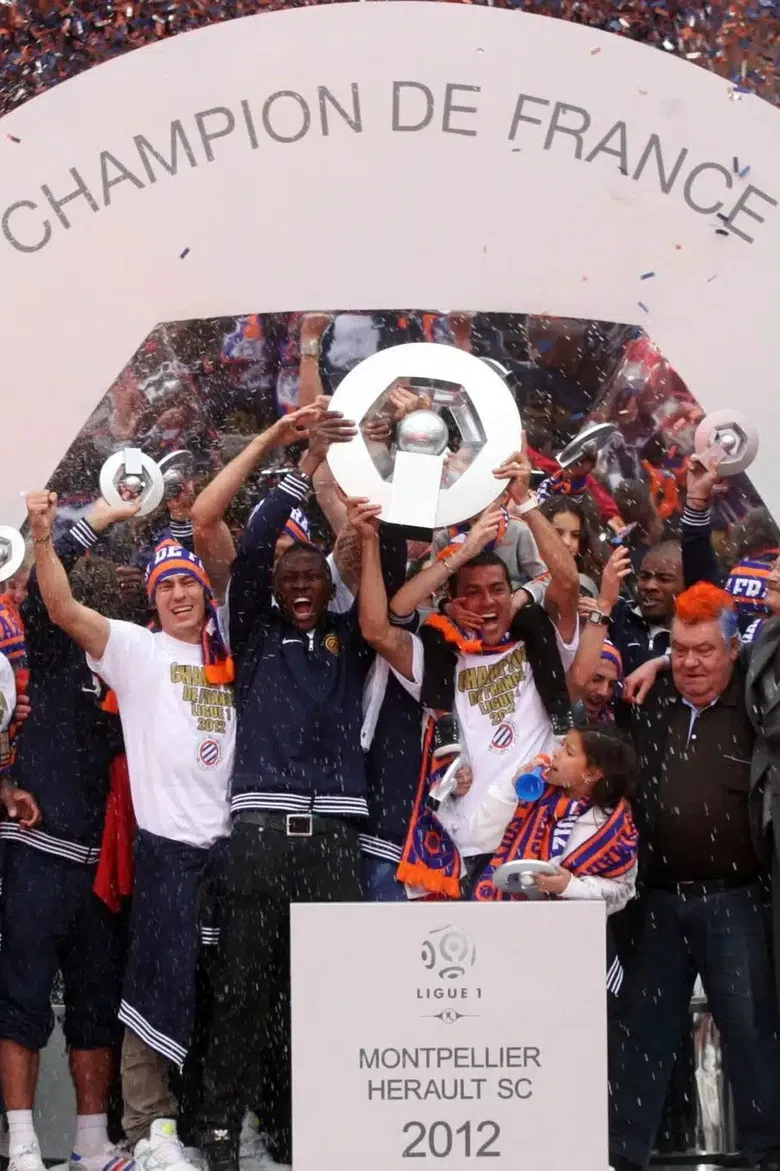 L'œil du taureau poster background