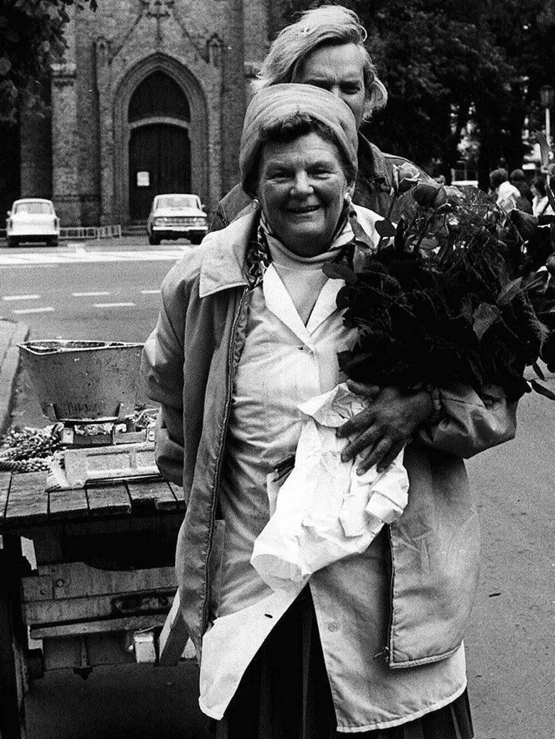 Essay über ein Fischweib oder Min Herzing poster background