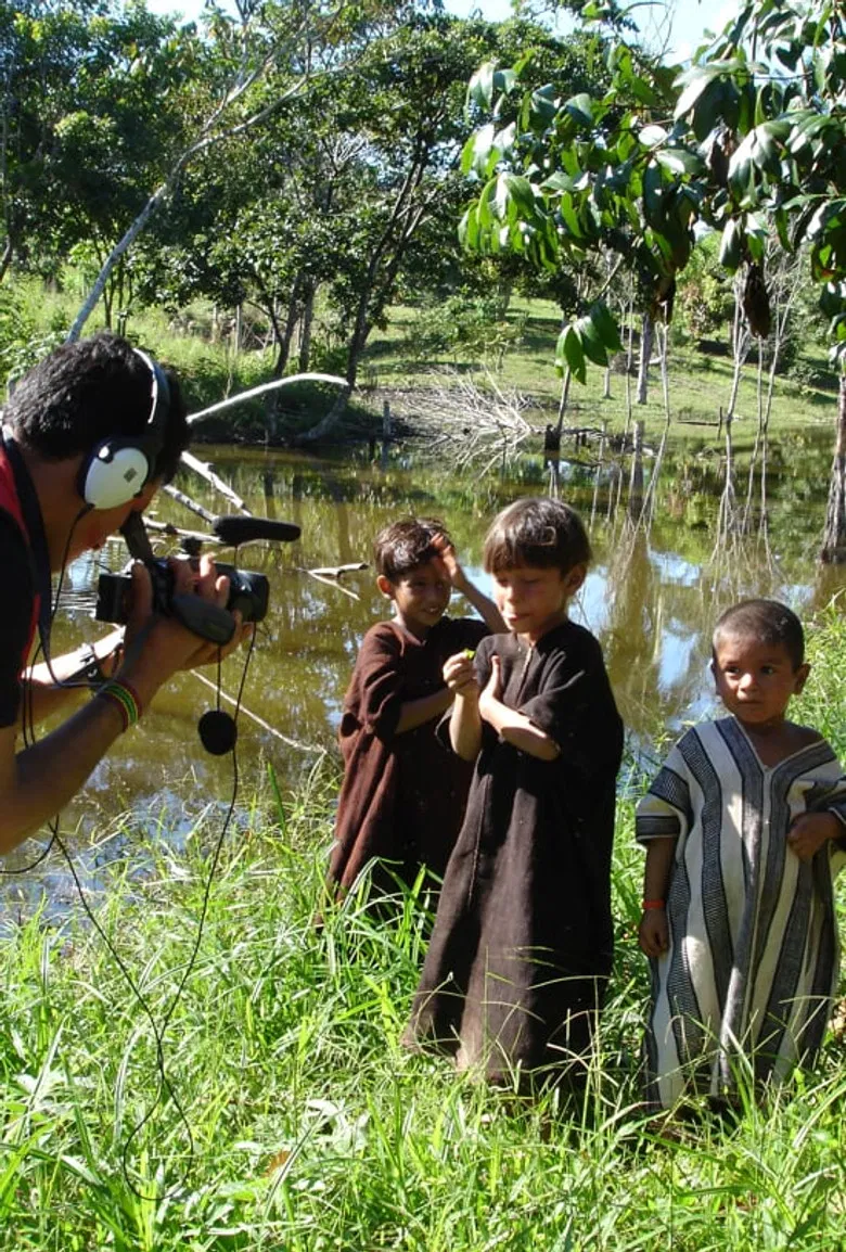 A Gente Luta Mas Come Fruta poster background