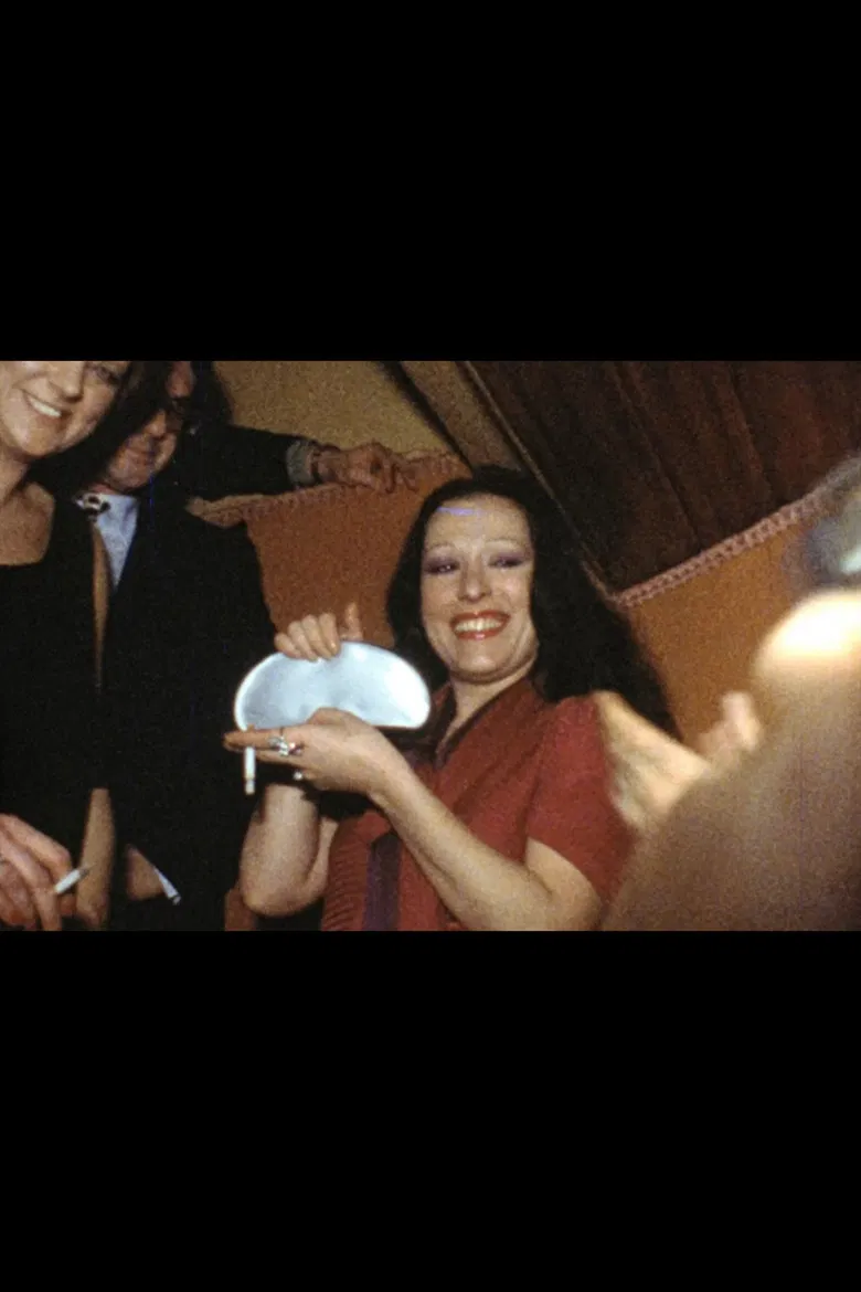 Filmación de Massiel recibiendo un premio de un colectivo de lesbianas poster background