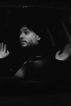 Ma Meuf Me Trompe, Mec. poster background