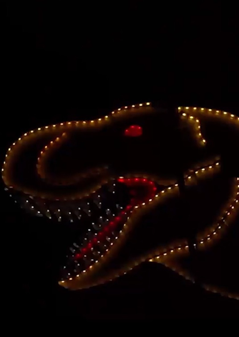 Apenas Um Gesto Nos Separa Do Caos poster background