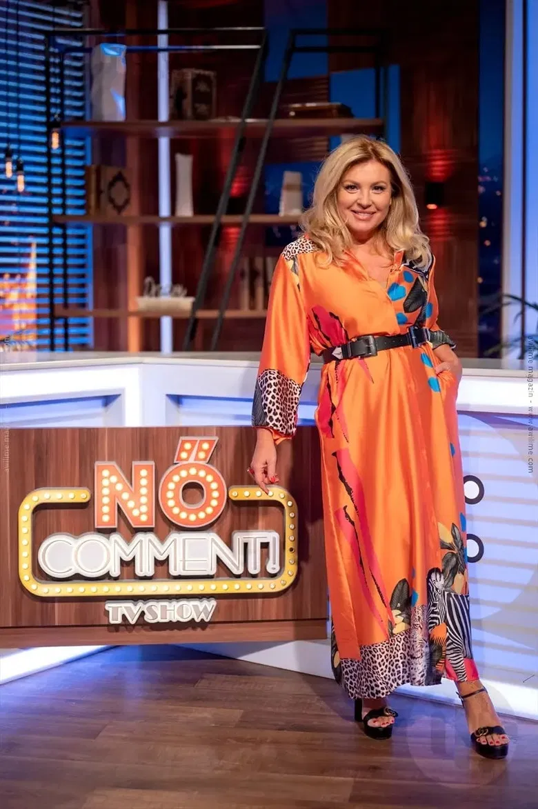 NŐComment! poster background