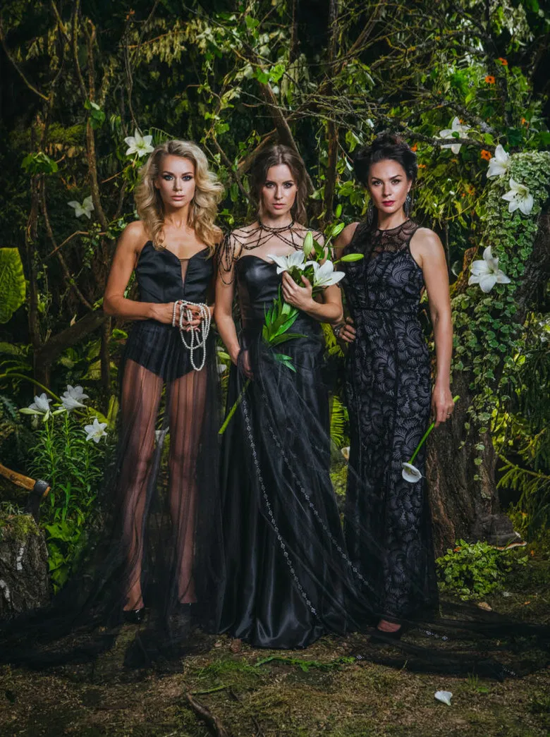 Juodosios našlės poster background