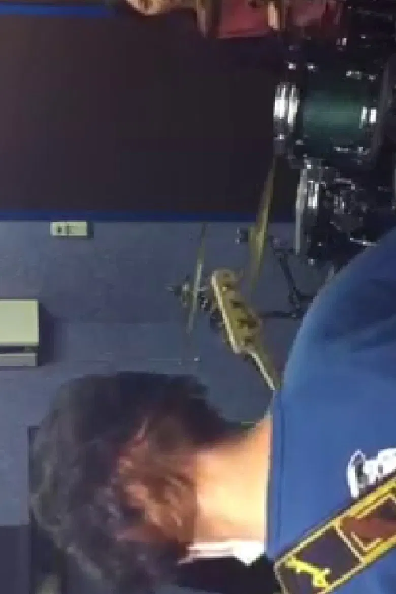 tricotMOVIE '12 10月号 演奏 : 透明 / 赤い公園 poster background